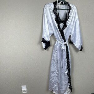 Victorias Secret Gold Label Satin Lace Nightie and Robe Set White Black Slinky M